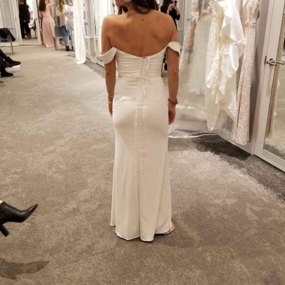 Wedding/Engagement Dress Never Worn - Picture 3 of 4